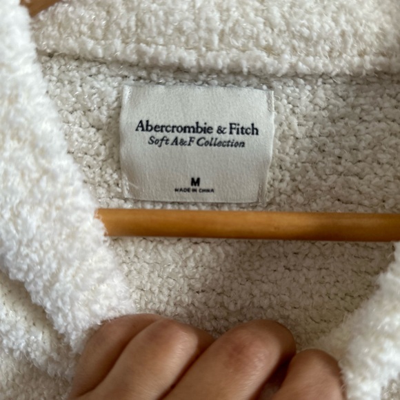 Abercrombie & Fitch cream cozy sweater Size M SOLD ! - Picture 3 of 5